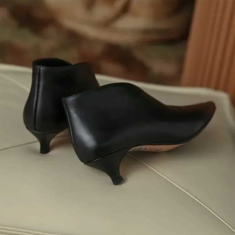 2024 European New Womens Ankle Boots Autumn/Winter Shoes Nude Botas Pointed Toe Womens Low Cat Shoes CL240906