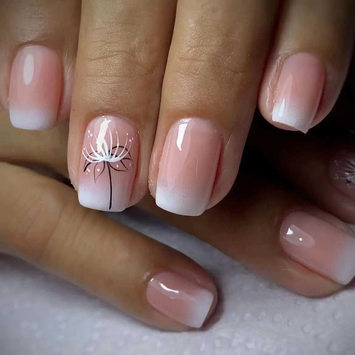 Fairy White Flower Fake Nails Pink French Pressing Nail Short Square Wearable Fake Nail W240905