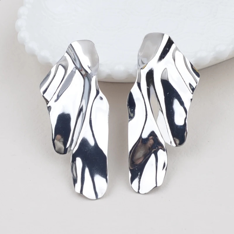 Exaggerated Long Hanging Womens Earrings Large Twisted Metal Pendant Earrings Cool Fashion Trendy European Earrings 240905