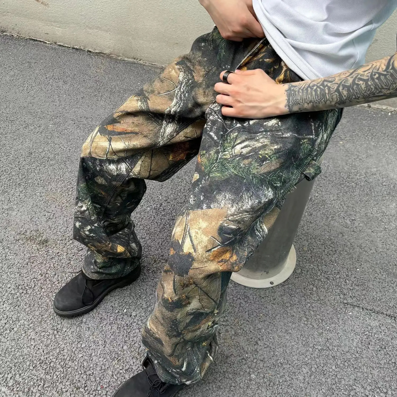 American tree patterned camouflage jeans suitable for men wearing loose fitting Harajuku straight tube printed trendy hiphop pants both and women 2409