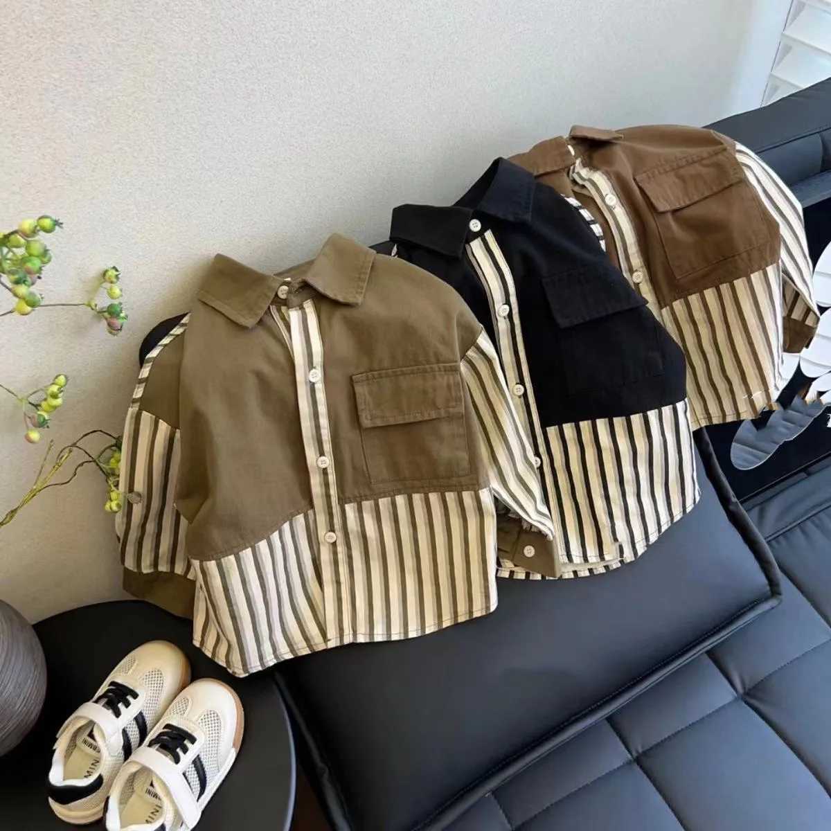 Childrens Spring and Autumn New Shirt Boys Korean Edition Loose Casual Clothing Stripe Spliced Top Autumn Handsome Shirt Y240906