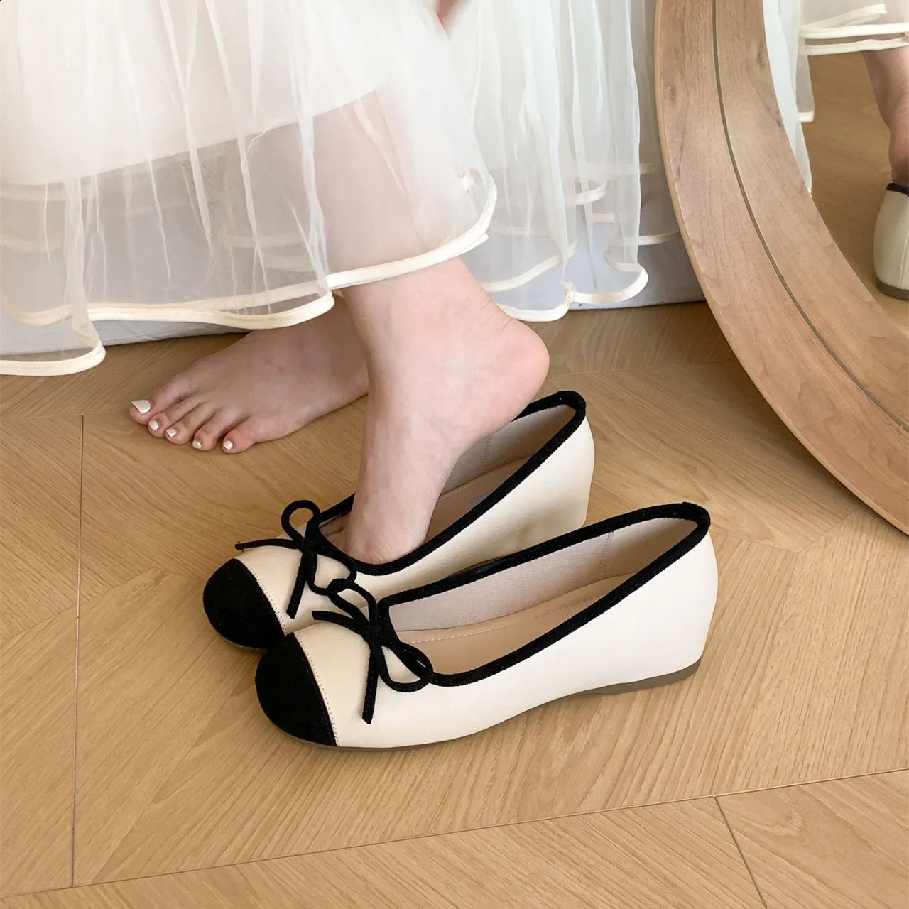 Square flat top single shoe for womens spring and summer style Mocosins soft sole ballet shallow mouth bow high load 240906