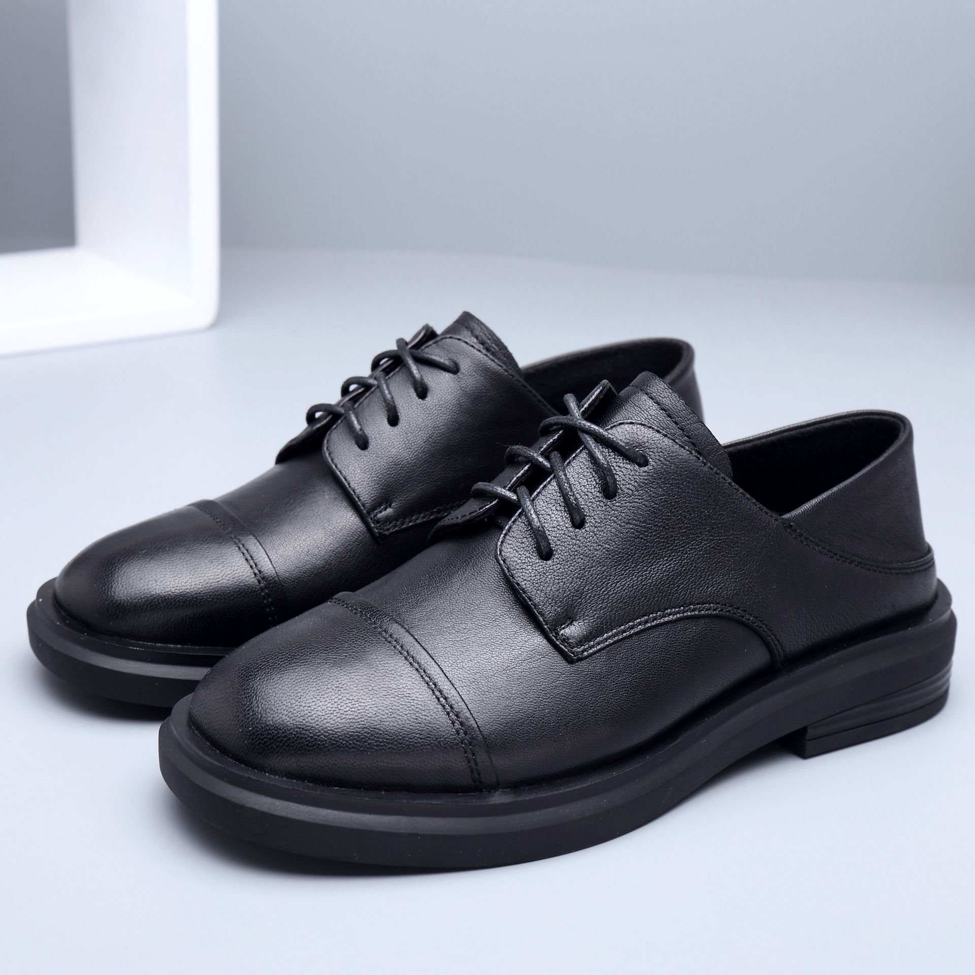 Head layer cowhide small leather shoes 2023 new moccasin British style flat bottom lace thick bottom single shoes female