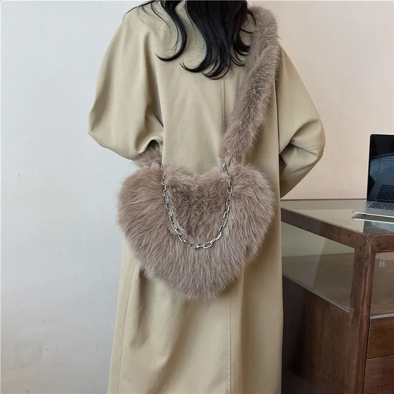 LEFTSIDE Soft Artificial Fur Cross Bag Y2K Winter ner Korean Fashion Handbag Trend Chain Warm Shoulder 240906