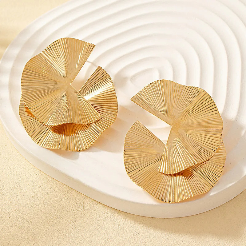 Vintage Womens Bohemian Large Irregular Geometric Gold Metal Pendant Earrings Exaggerated Jewelry 2024 240905