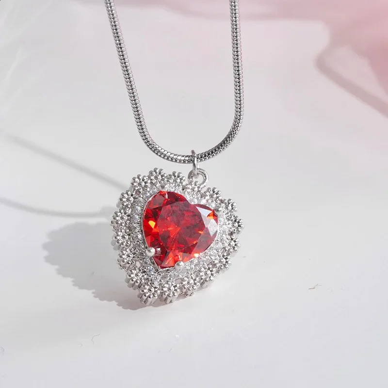Creative personalized love sword shaped pendant necklace mens and womens party jewelry couple gift accessories 240905