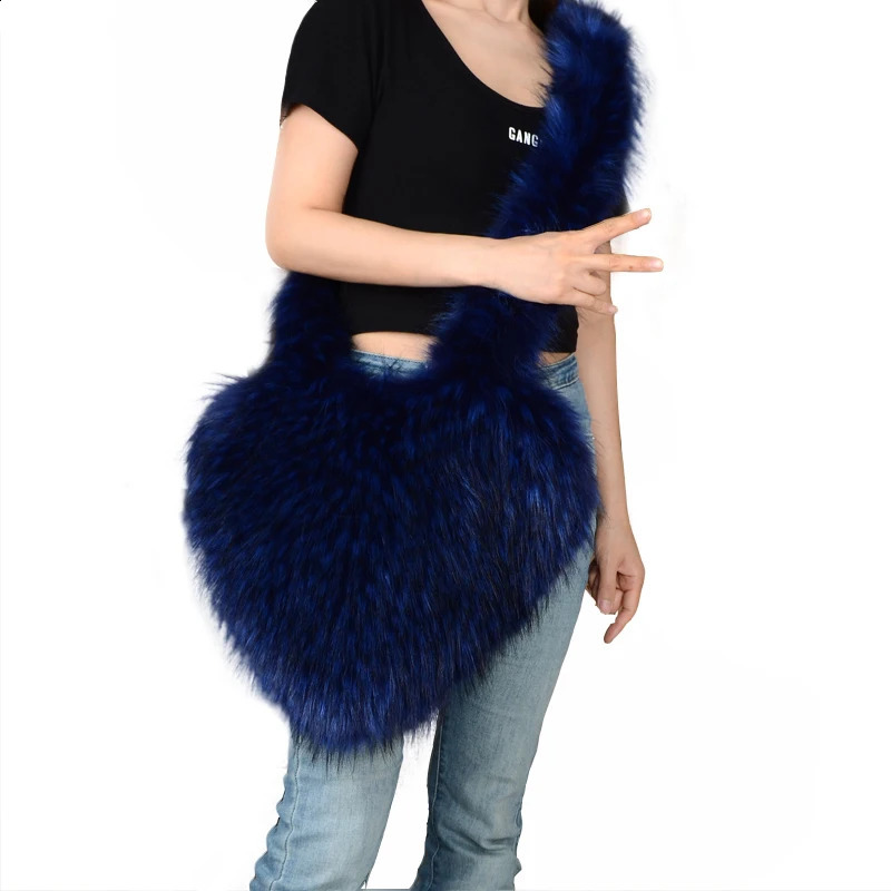 Artificial fur winter womens handbag cute plush heartshaped fashionable shoulder bag cross body 240906