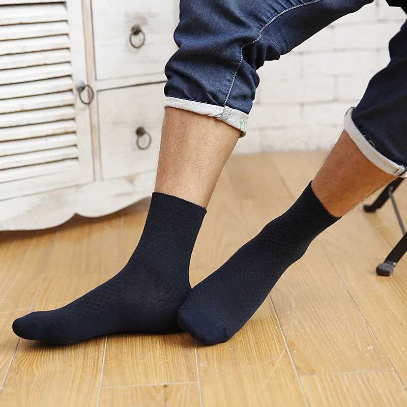 High quality 10 pairs/batch mens bamboo fiber socks mens breathable compressed long socks business casual mens large-sized 38-45 W240905