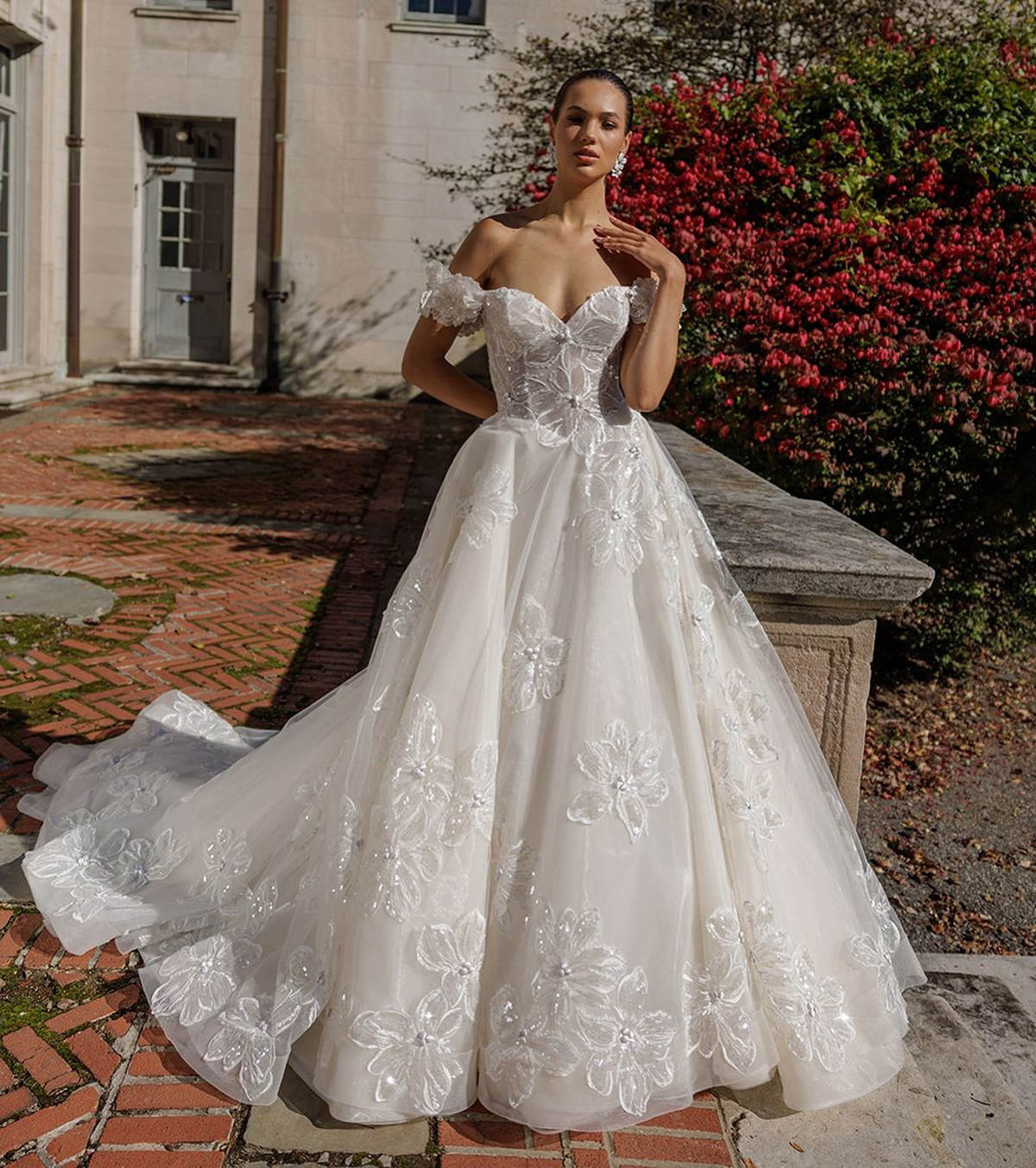 Elegant A Line Wedding Dress Off Shoulder Short Sleeve Lace Appliques Bridal Gowns Sexy Sweep Train Bride Dresses Custom Made