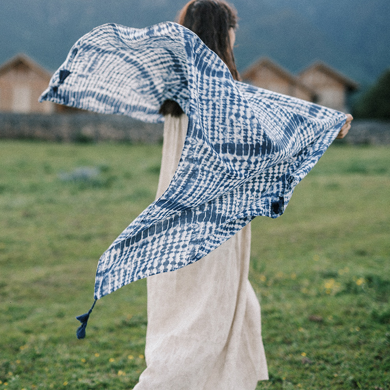 New hot selling blue and white tie dye cotton and linen hand feel scarf, Yunnan Lijiang retro cultural tourism sunscreen shawl