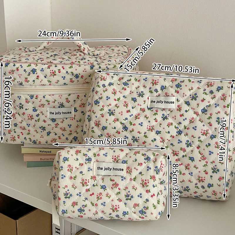 Fashionable retro floral womens makeup bag cotton handbag portable womens cosmetics storage handbag travel organizer zipper duvet cover bag W240905