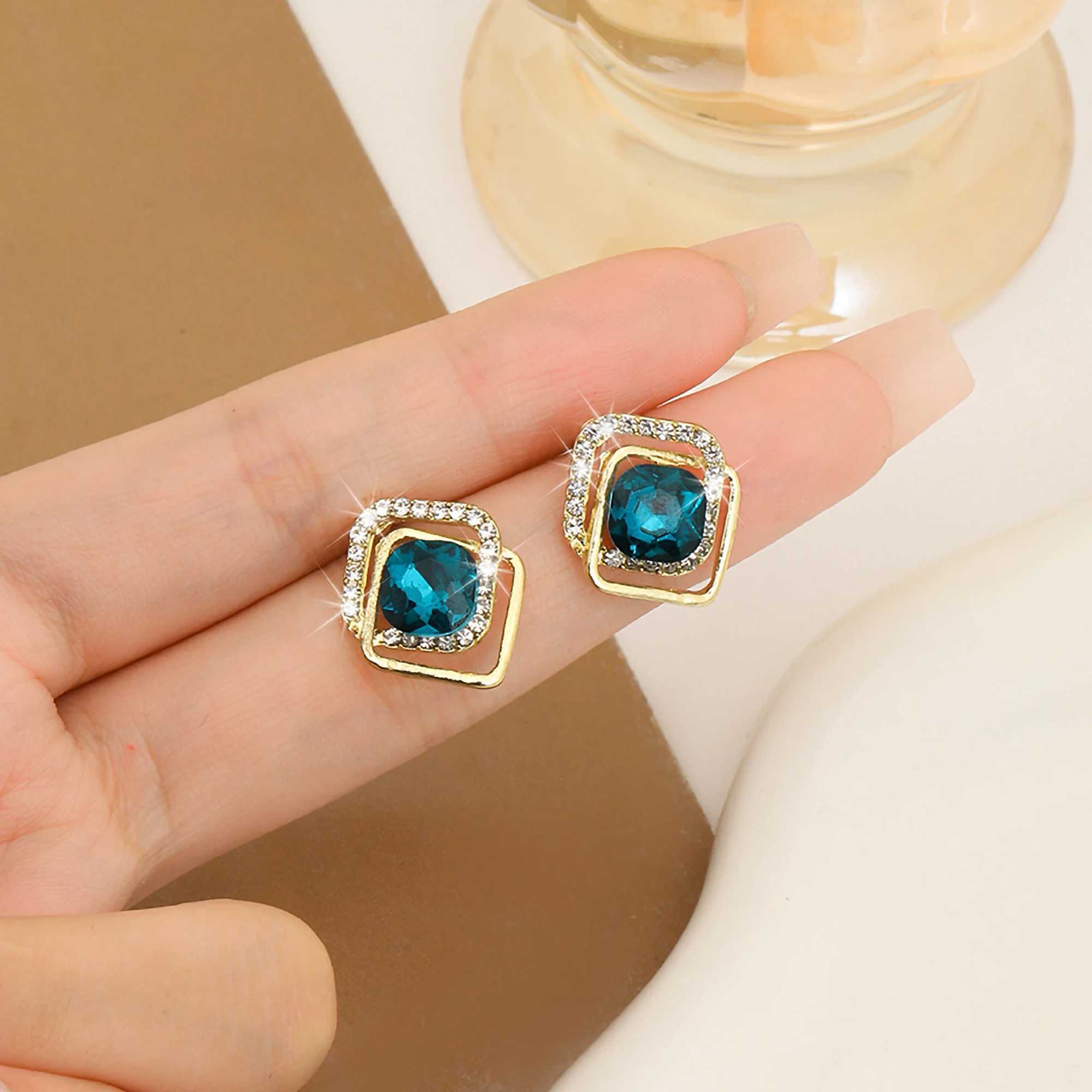 Womens slim blue fashionable earrings geometric engagement daily earrings W240803