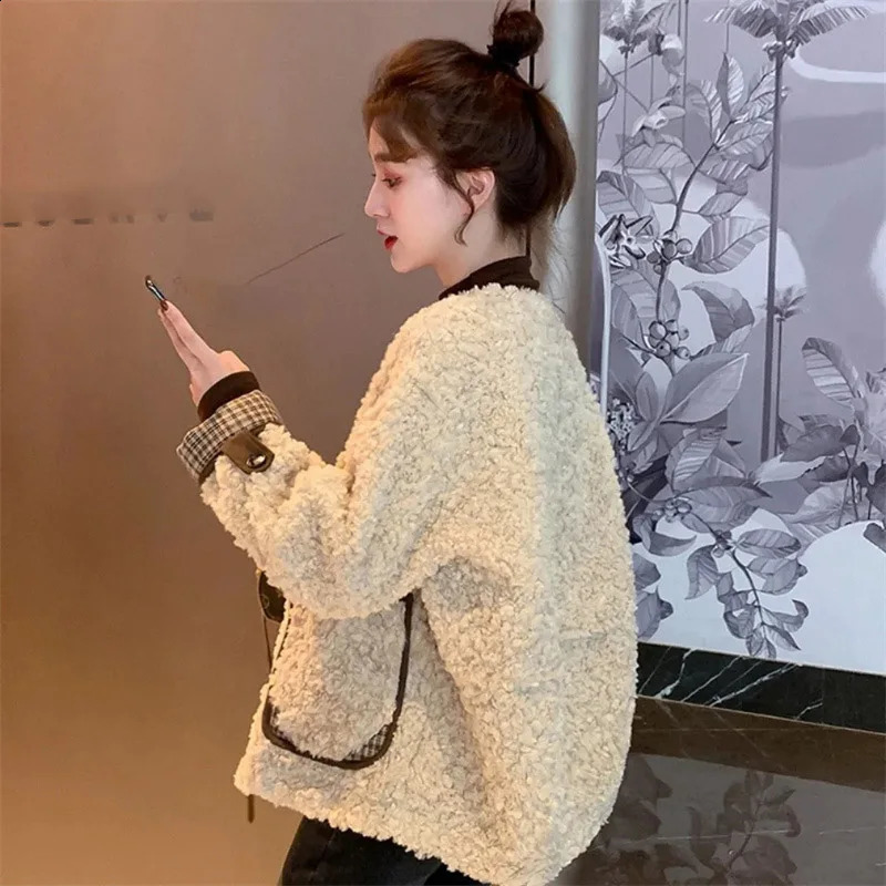 Spring and Autumn Womens Short Cashmere Top Loose Suitable for Xiaoxiangfeng Coat Round Neck Thick Jacket 240905