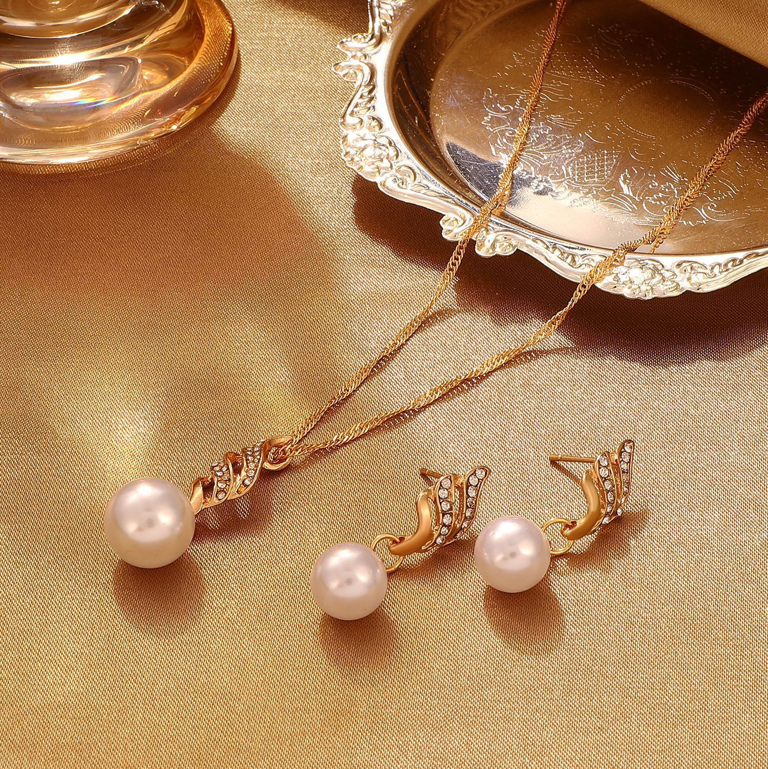 Trendy Western Style Pearl Charm Set - Adorable Necklace and Earring Two-Piece Jewelry