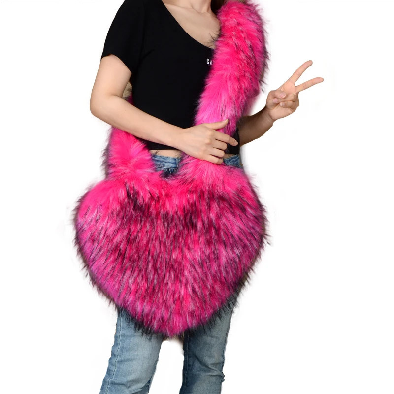 Artificial fur winter womens handbag cute plush heartshaped fashionable shoulder bag cross body 240906