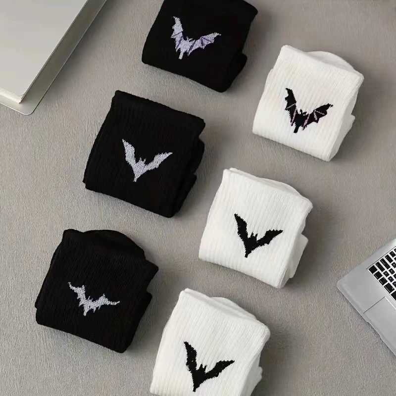 6 pairs of black and white bat mode tube sock combination W240905