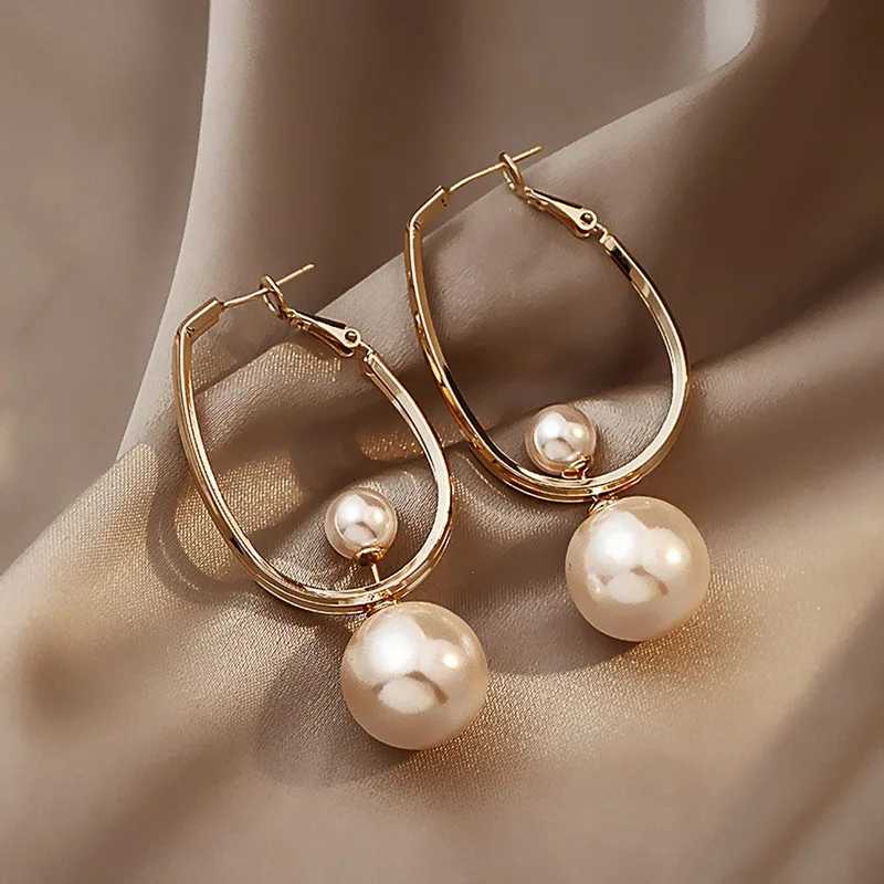 Exquisite zircon small triangle earrings for women geometric pearl heart-shaped earrings fashionable party jewelry gifts W240803