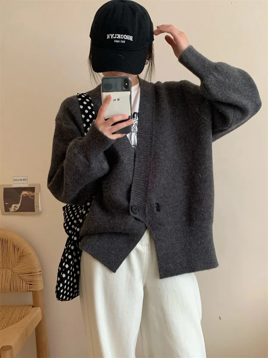 OMCHION Knitted Clothing 2024 Fashion Cardigan Women V Neck Solid Color Oversized Sweater Chic Soft Knitwear 240905
