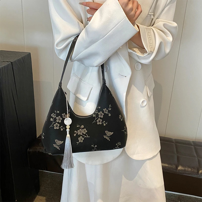Soft fabric black mysterious dignified atmosphere suitable for a variety of female friends and gorgeous bags 240906