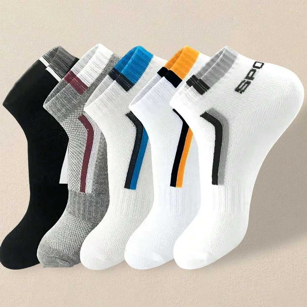 5 pairs of mens summer socks are fashionable simple and casual. Mens ankle socks are comfortable lightweight breathable and casual W240905