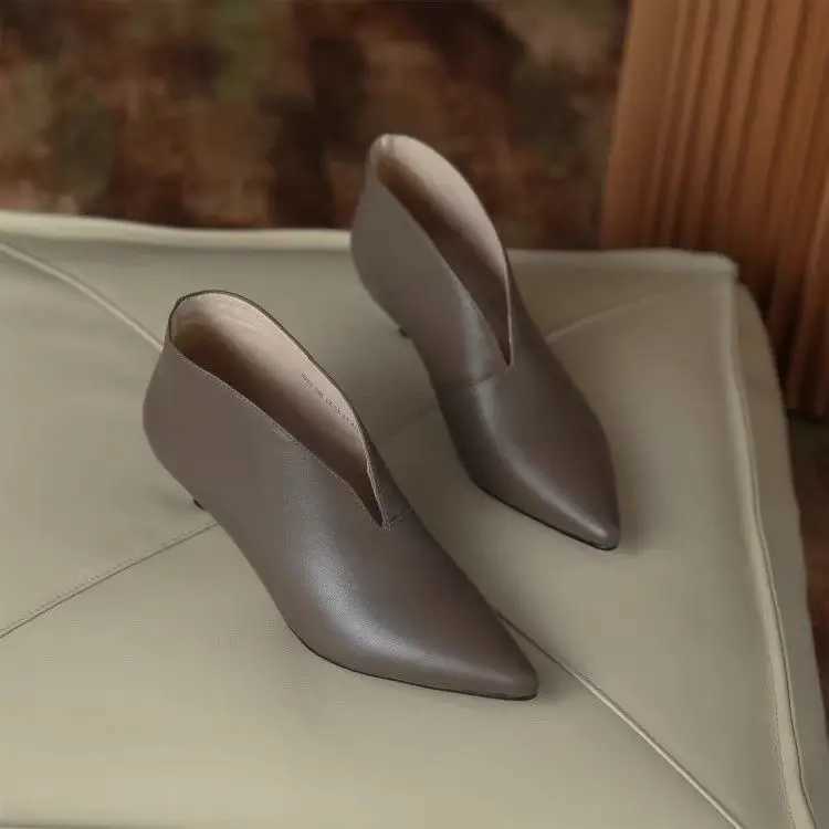 Europea new womens ankle boots autumn and winter shoes nude Botas Pointed Toe low toe kitten boots womens retro boots CL240906