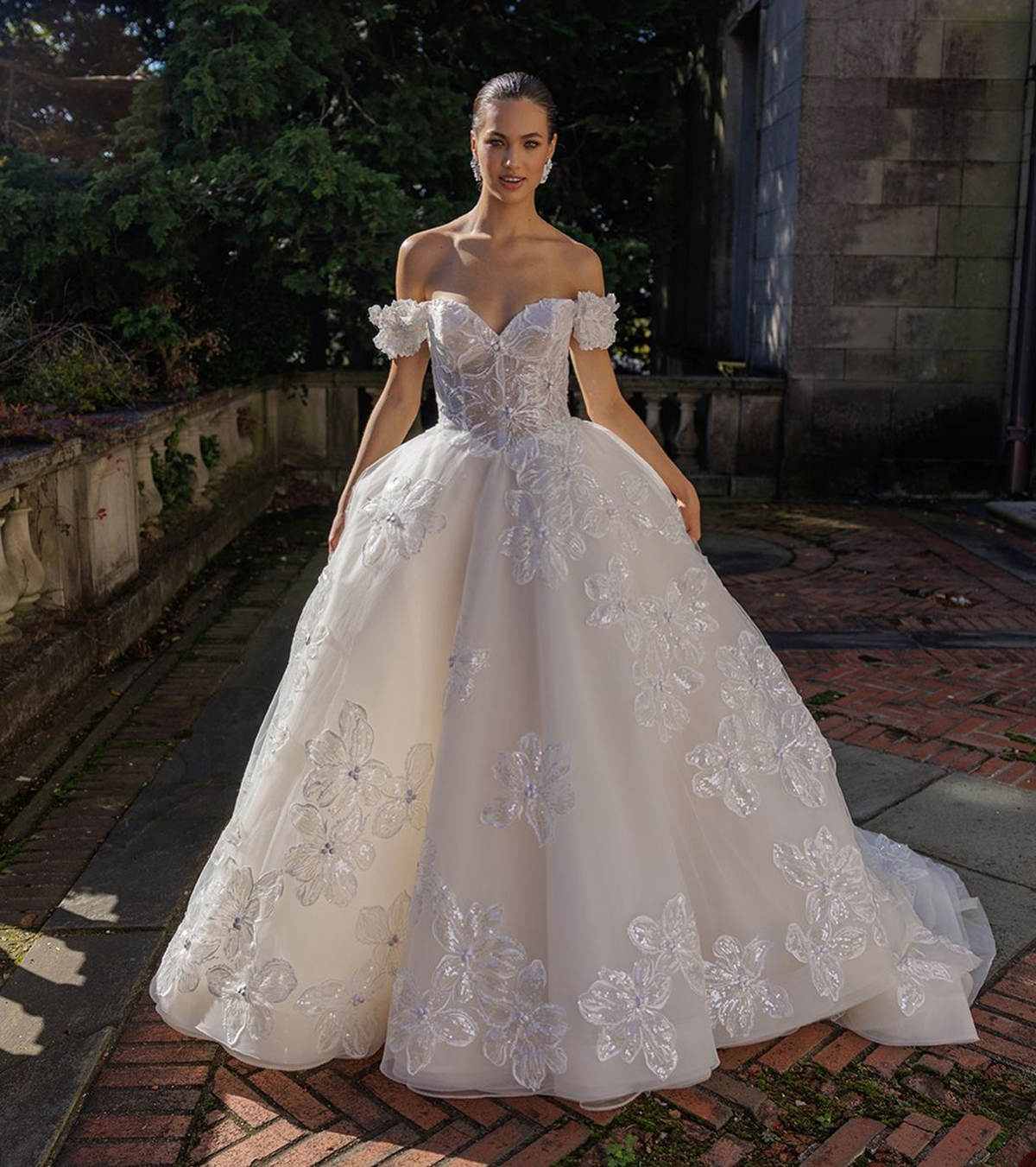 Elegant A Line Wedding Dress Off Shoulder Short Sleeve Lace Appliques Bridal Gowns Sexy Sweep Train Bride Dresses Custom Made