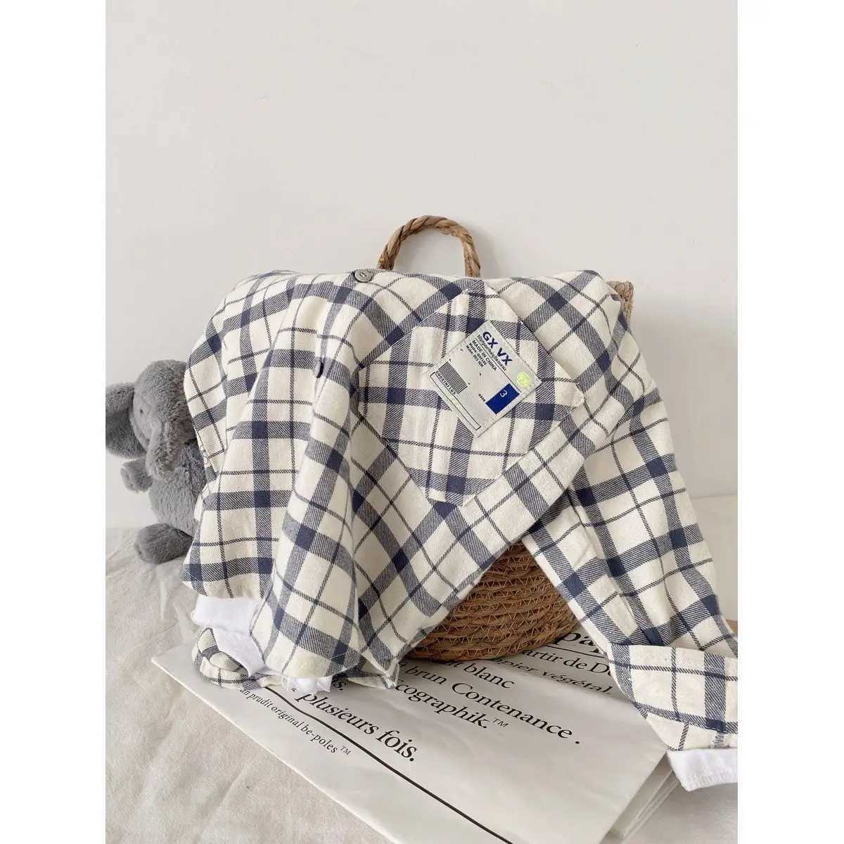 Childrens shirt 2024 new boys baby cotton checkered shirt spring and autumn childrens fashion lapel shirt top 1-8 years old Y240906