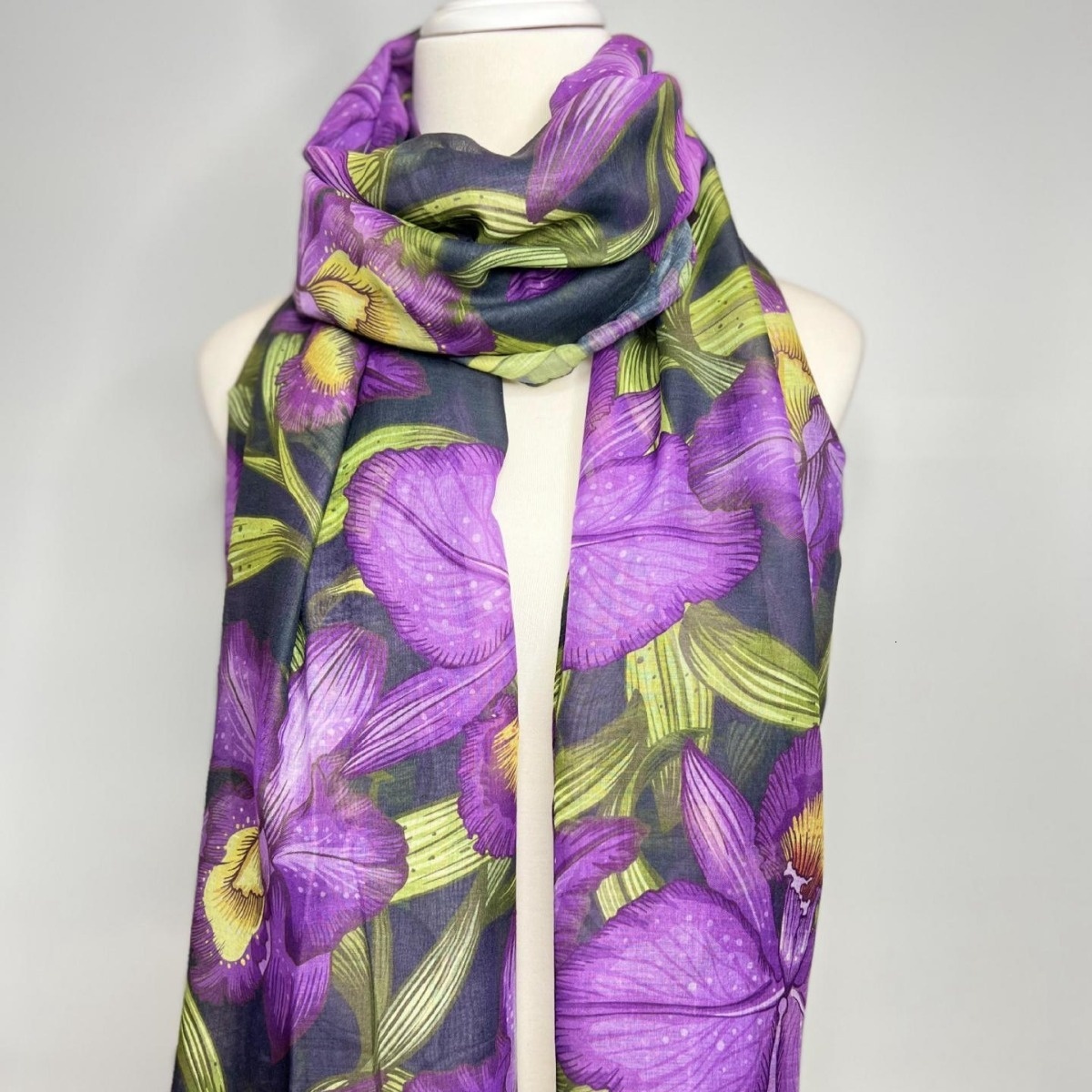 Autumn and Winter Fashion Artistic Floral Scarf Versatile Ethnic Style Retro Long Style Sunscreen Shawl External Silk Scarf for Women