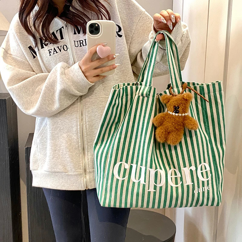 Large capacity striped tote bag shoulder canvas casual trend letter pattern teddy bear doll decoration 240906