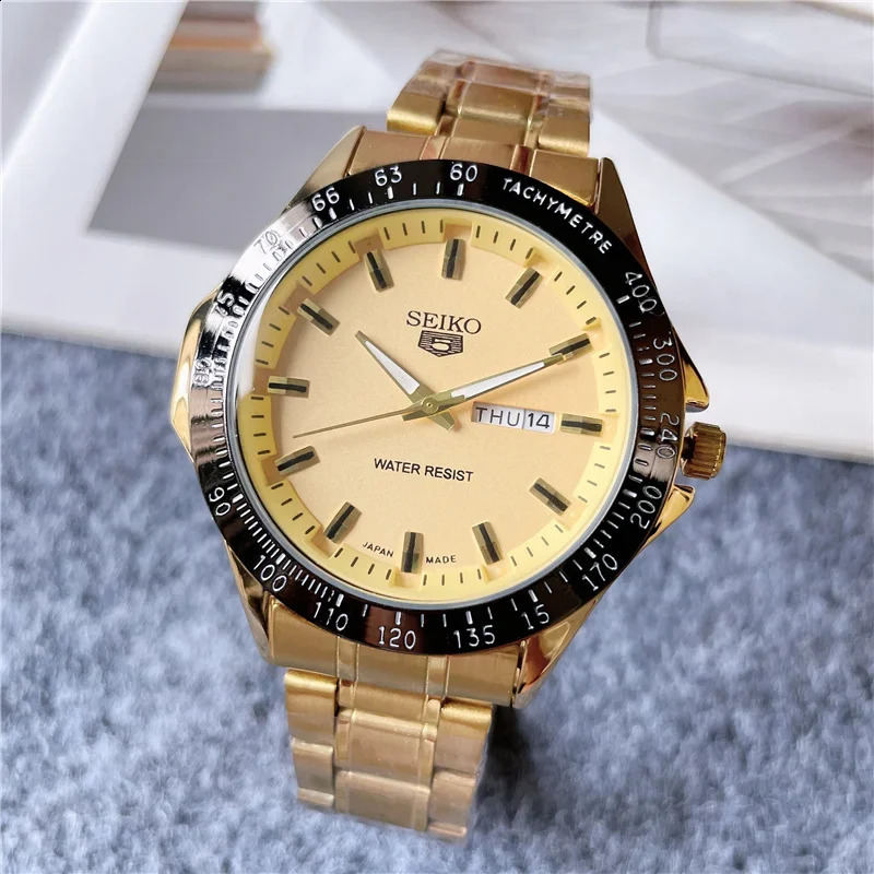 2024 Chronograph Luxury Multifunctional Stainless Steel NonMechanical Quartz Belt Mens Sport Watch with Gift Box y240716