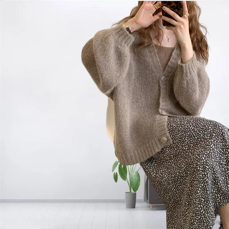 Spring and Autumn Knitted Cardigan Coat Womens Korean Loose Sweater Short Elegant Top 240905