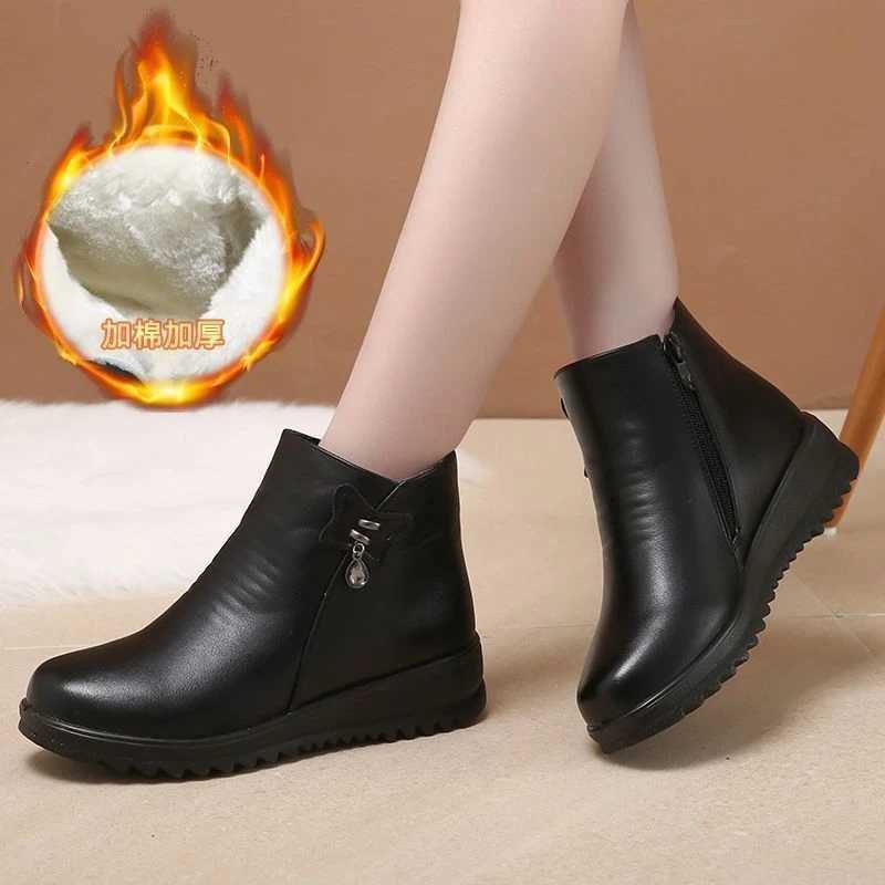 Womens casual leather boots winter trend middle-aged and elderly sole shoes womens warm cotton shoes anti slip wool womens boots CL240906