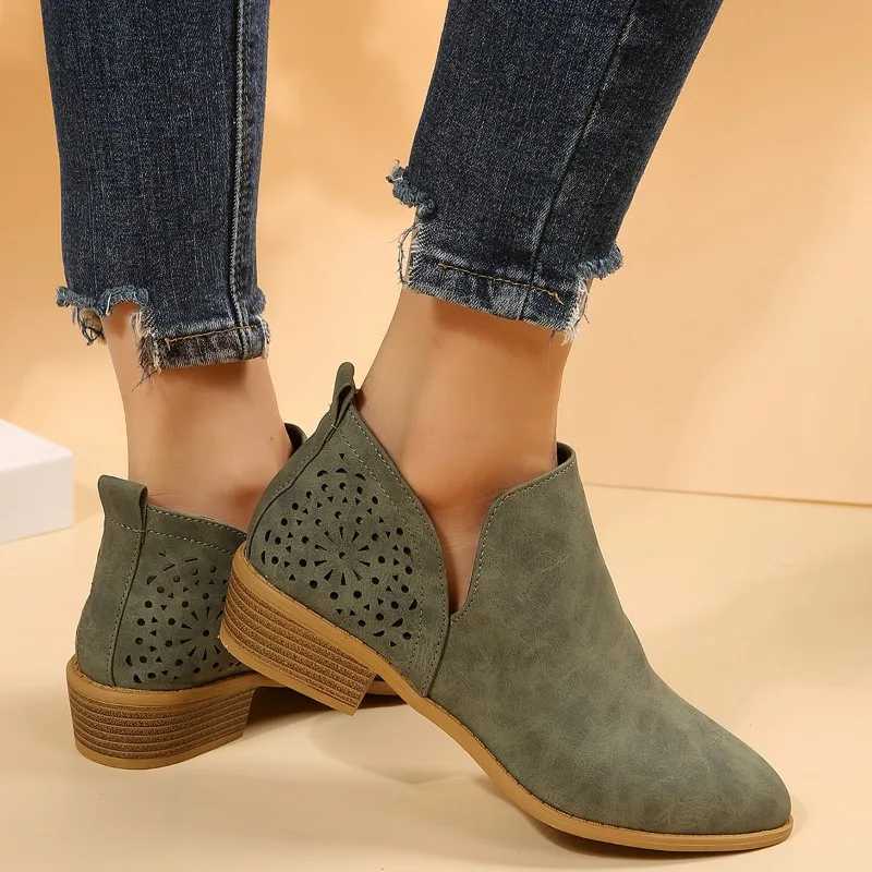 Womens casual leather Moccasin Loafer stylish elegant and comfortable office sliding large-sized sole pump CL240906