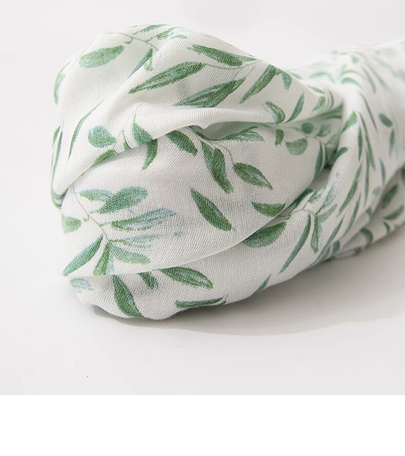 Scarf Women's Summer Sunscreen and Sunshade Thin Scarf Green Leaf Beach Scarf Desert Travel Essential Shawl Spring and Autumn