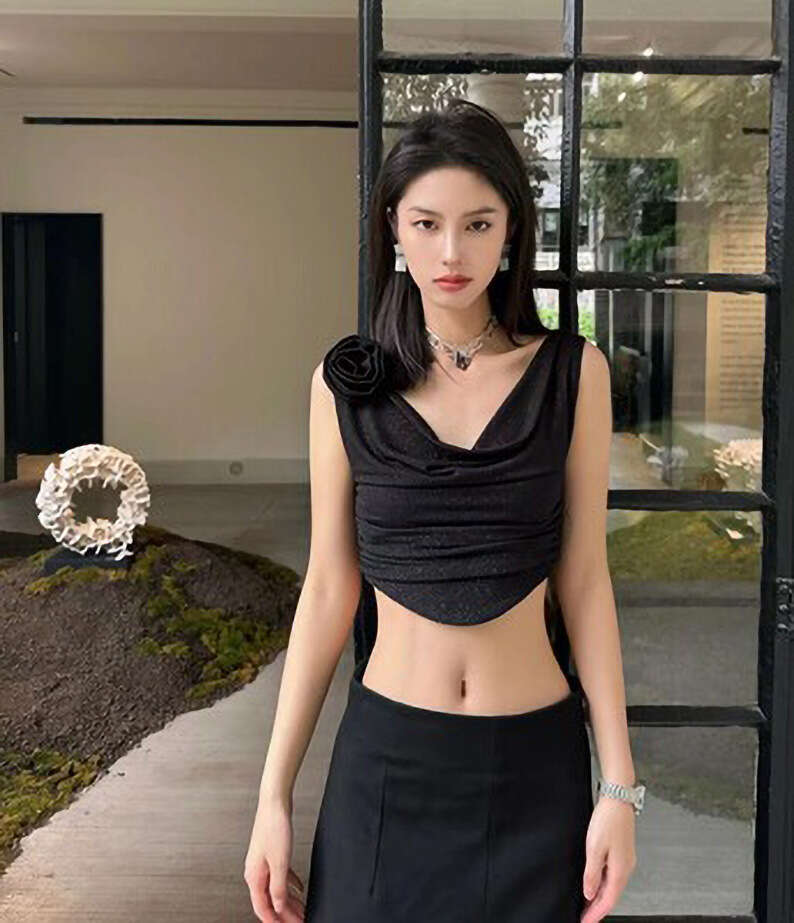 Naked waist sexy black flower vest 2024 summer new ins fashionable design pure desire style slimming