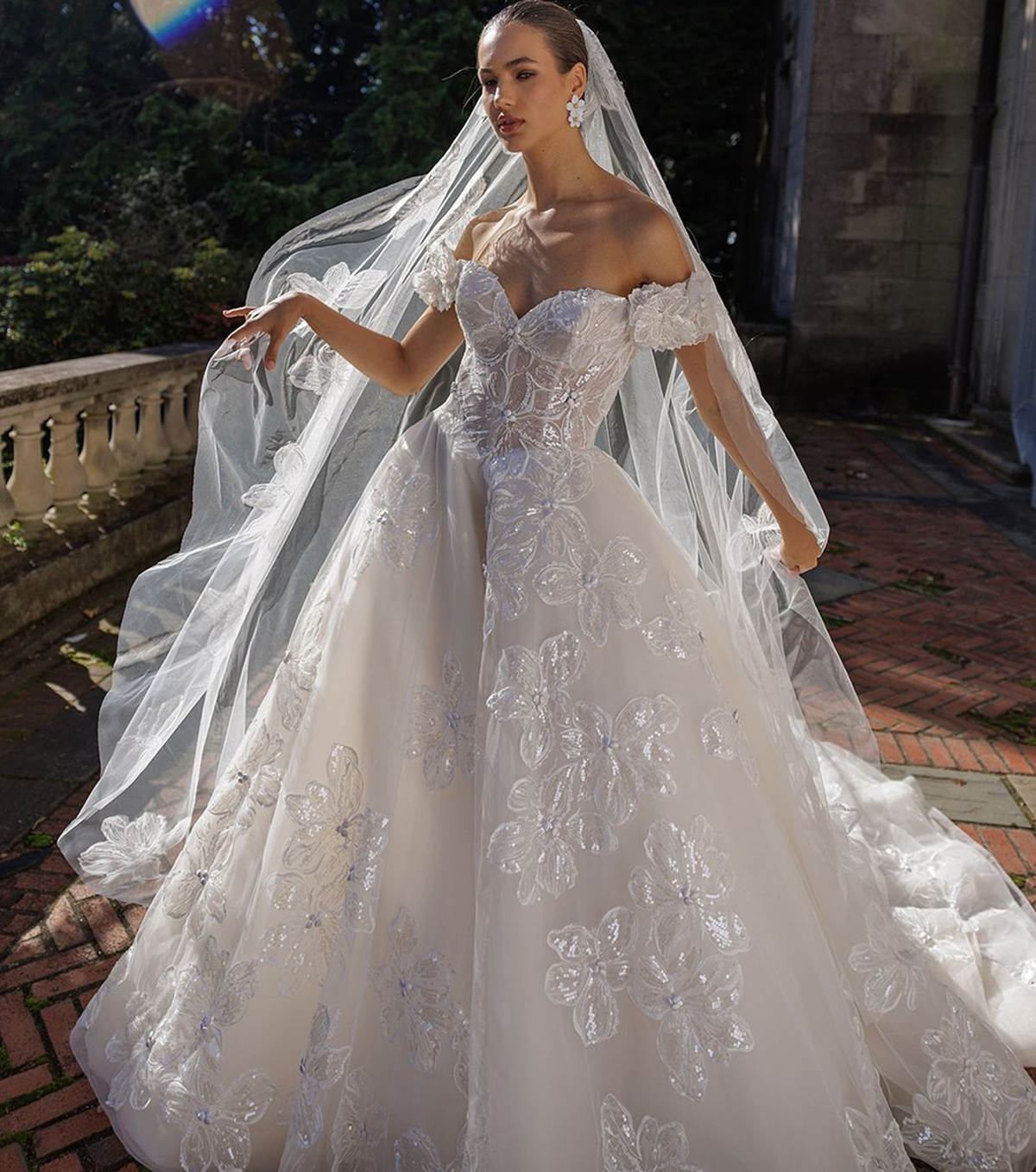 Elegant A Line Wedding Dress Off Shoulder Short Sleeve Lace Appliques Bridal Gowns Sexy Sweep Train Bride Dresses Custom Made