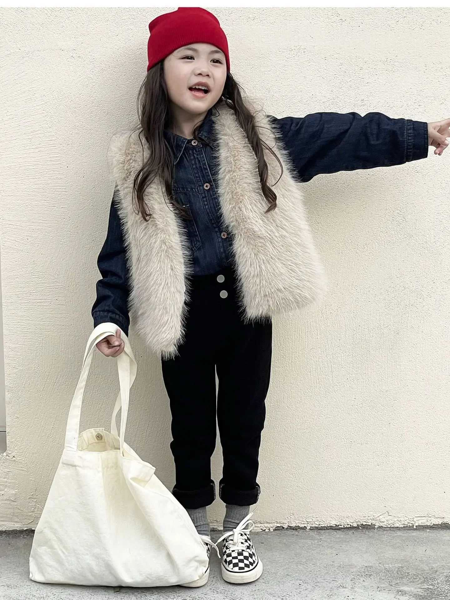 2023 Winter New Childrens Clothing Girls Solid Color Furry Vest Childrens Waistcoat Baby Plush Fur Vest Y240906