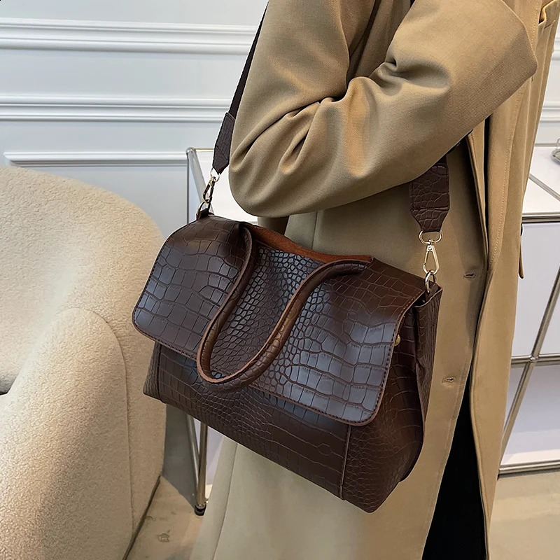 Fashionable womens leather briefcase large capacity lightweight textured office bag fashionable executive 240906