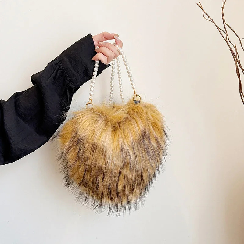 Winter Fashion Womens Artificial Fur Bag Heart shaped Plush Shoulder Pearl Chain Cross Body Soft Warm Sun Clutch 240906
