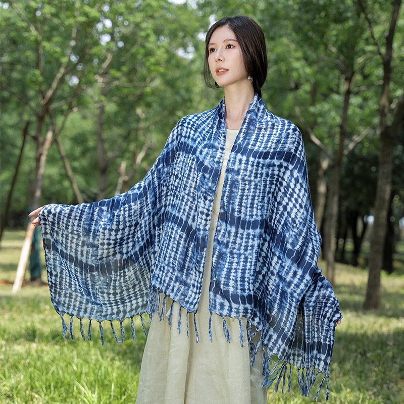 New hot selling blue and white tie dye cotton and linen hand feel scarf, Yunnan Lijiang retro cultural tourism sunscreen shawl