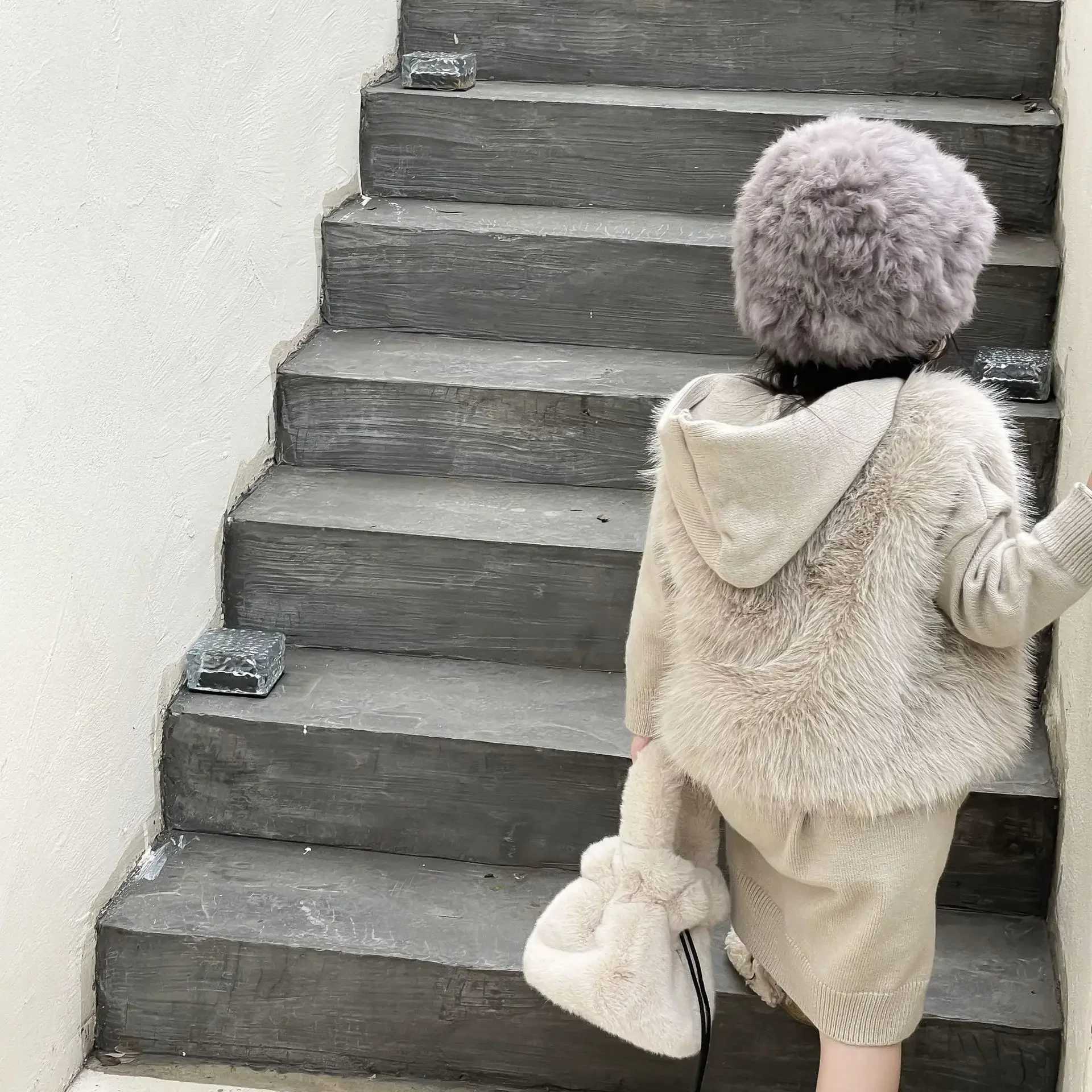 2023 Winter New Childrens Clothing Girls Solid Color Furry Vest Childrens Waistcoat Baby Plush Fur Vest Y240906