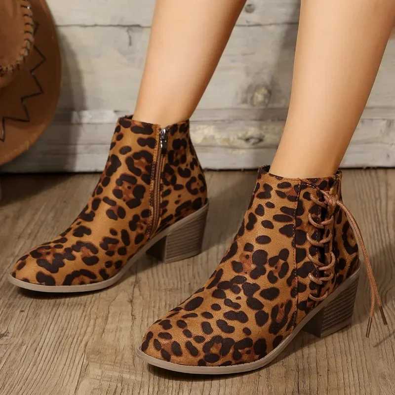 2024 Womens Brand Shoe Side Zipper Womens Boots Fashion Leopard Pattern Modern Boots Womens Sexy Point Toe Solid Bare Boots CL240906