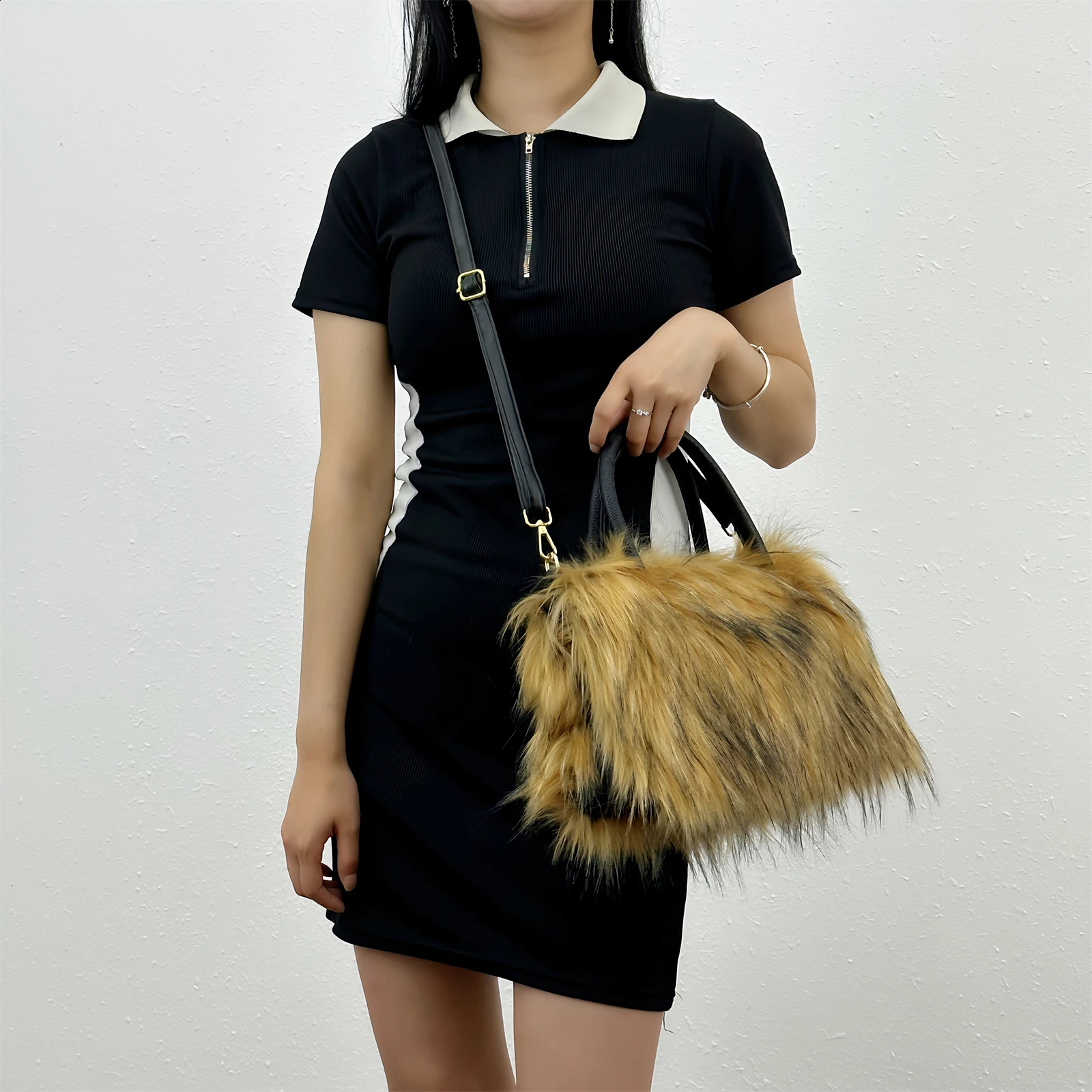 Womens fur large capacity commuting bag threedimensional fashionable cross body shoulder 240906