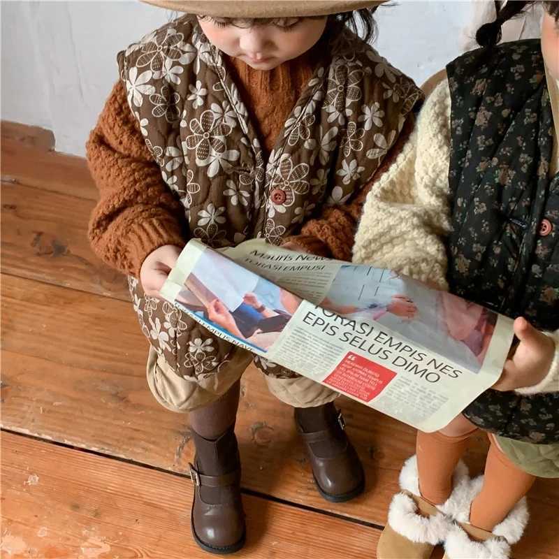 Girls Floral Vest 2022 Autumn and Winter Fashion Childrens Quilted Vest All-match Girl Baby Flower Retro Vest Warm Cotton Vest Y240906