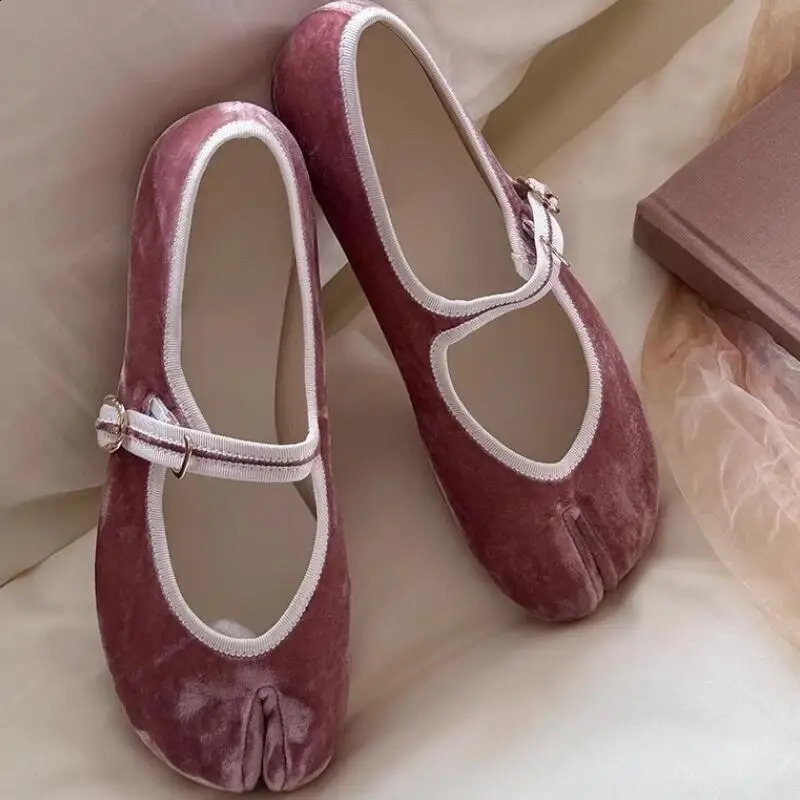 2024 Tabi Ninja Women Round Spilt Toe Shallow Buckle Casual Ballet Autumn Eelgant Dress Flats Heel Mary Jane Shoes 240906