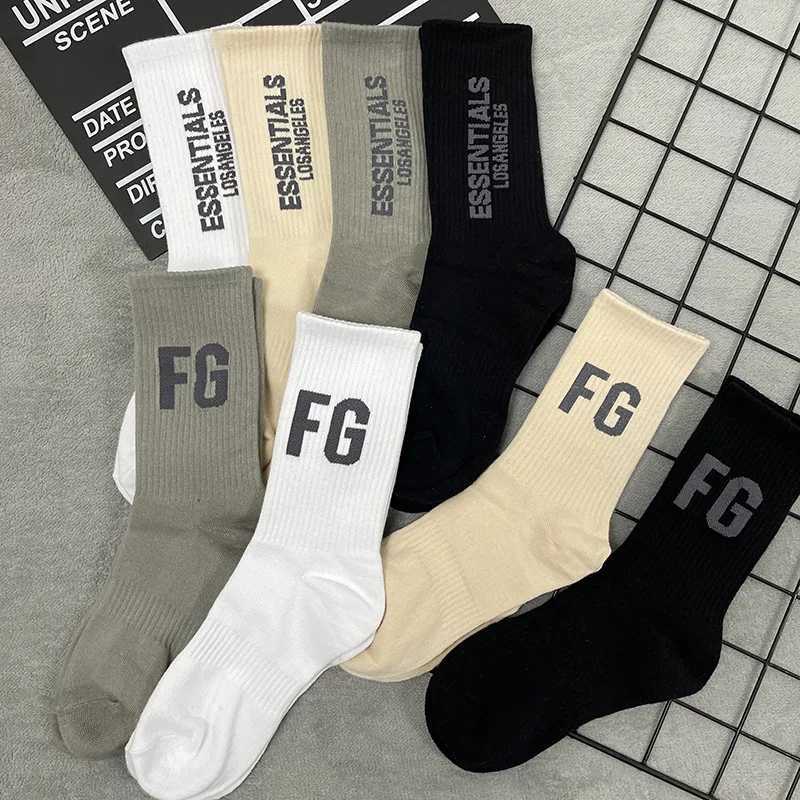 4 Pairs Hip Hop Socks Men Women Cotton Skateboard Fashion Alphabet Gift Socks Couple Sports Casual Breathable Luxury Socks 38-45 Y240906