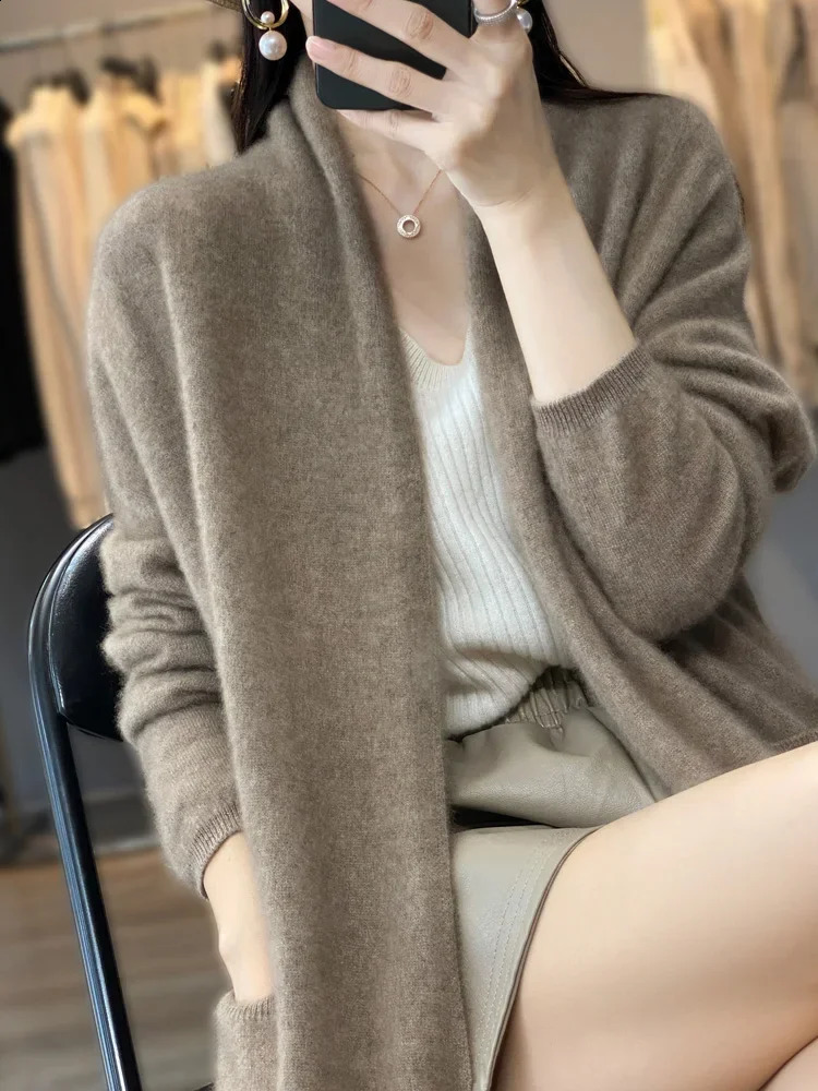 100% Merino wool autumn womens cardigan long sleeved sweater solid color loose warm knit fashionable jacket E1599 240905