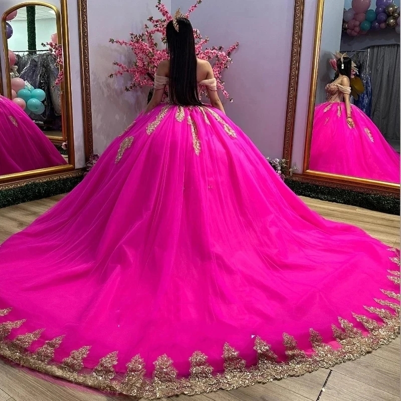 Red Rose Quinceanera Dresses Sweet Girl Gold Appliques Lace Beading Princess Ball Gowns Birthday Party Dress Vestidos De Anos