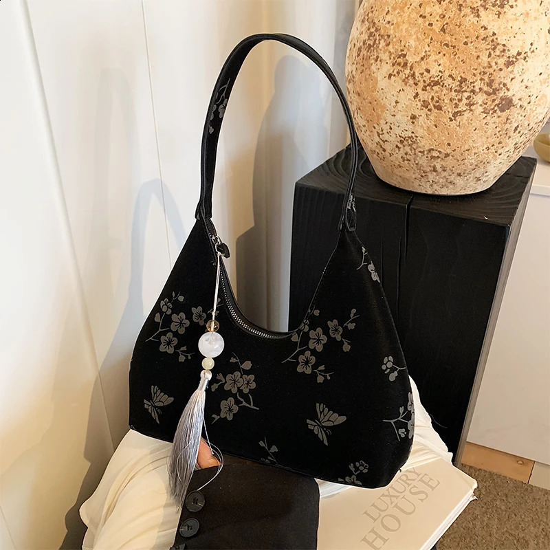 Soft fabric black mysterious dignified atmosphere suitable for a variety of female friends and gorgeous bags 240906
