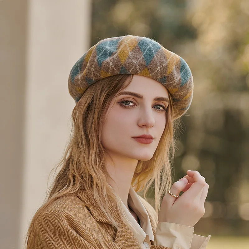 Womens wool beret French artist hat checkered retro hat girls hat thick and warm winter beret elegant womens cashmere hat 240829
